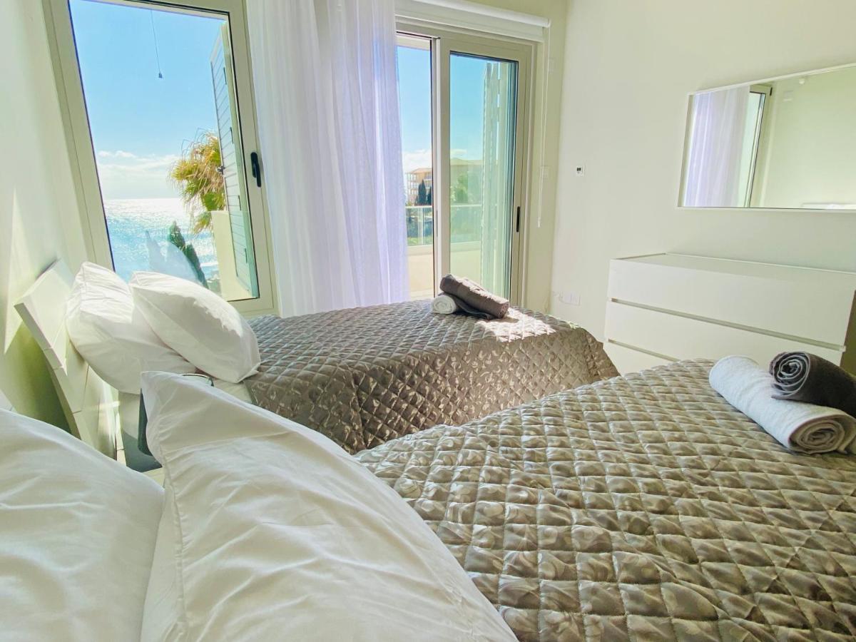 Coral Bay Beach Villa パ フォス エクステリア 写真